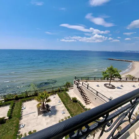 Onyx 2 Private Beach Apartment *